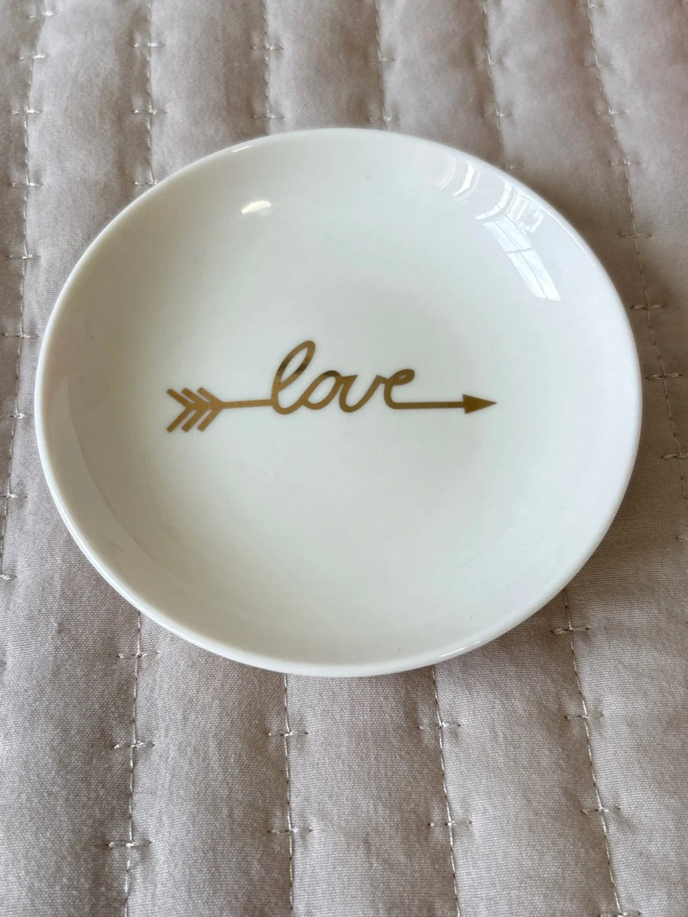 Kevia White Ceramic Gold Love Arrow Ring Dish Jewelry Trinket Tray